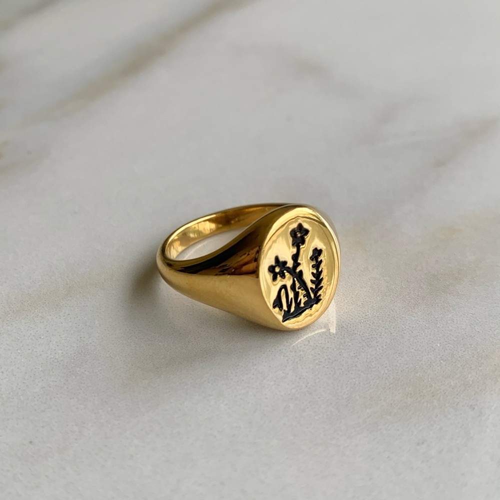 Floral signet ring, flower signet ring, daisy signet ring, stacking ring gold